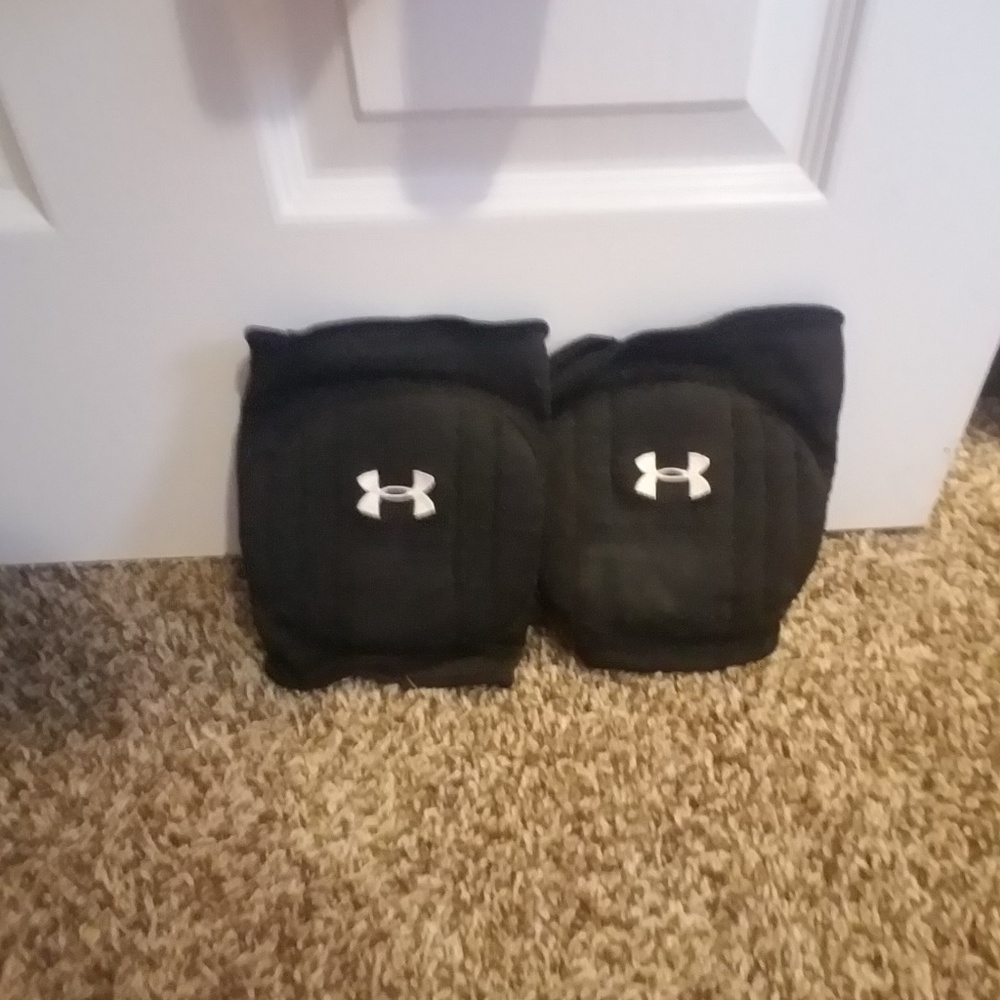 Under Armour volleyball knee pads